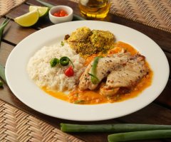 Receita de Filé de peixe ao molho de camarão cremoso e leve